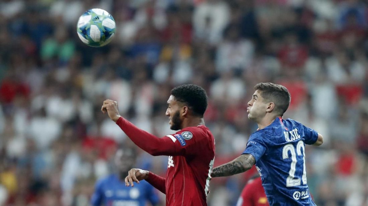 FOTO: Kalahkan Chelsea, Liverpool Angkat Piala di Awal Musim