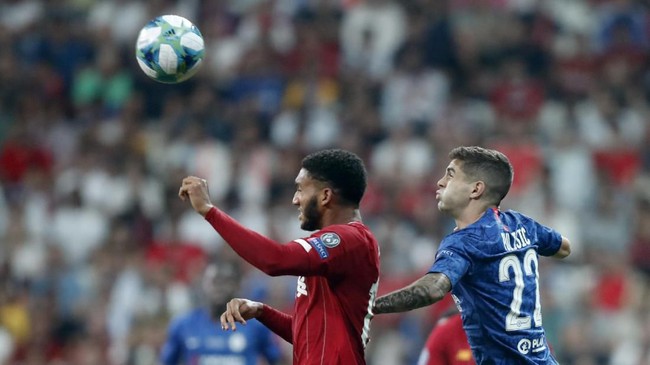Wajah pemain Liverpool, Joe Gomez terluka usai insiden dengan pemain Manchester City Raheem Sterling di kantin timnas Inggris.