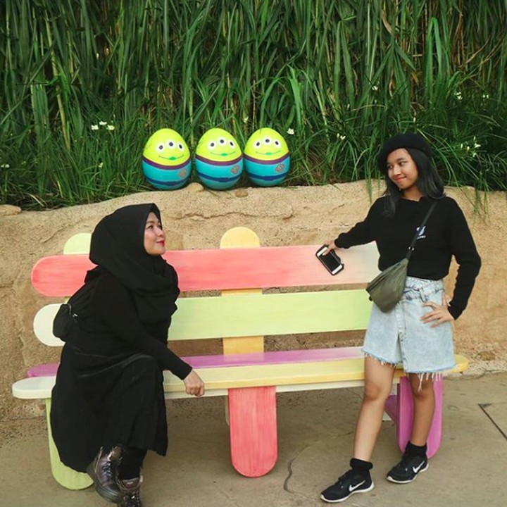 <p>Dea Mirella kini masih aktif menyanyi. Meski masih aktif, Dea tak melewatkan momen-momen manis bersama putrinya, Melody Zahira Chielda Ritonga. (Foto: Instagram @deamirella)</p>