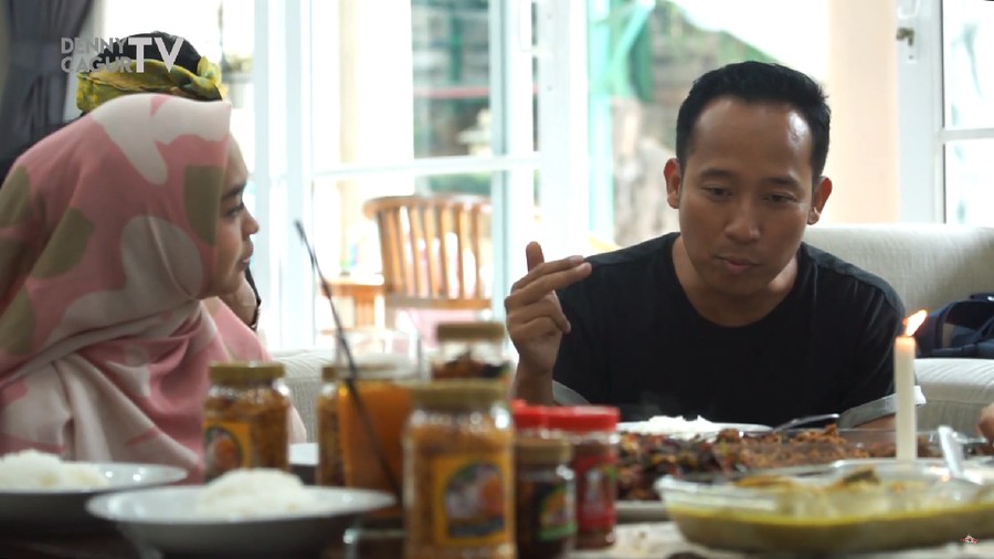 Denny Cagur kaget diperlihatkan foto-foto saat Ricis menangis dan hendak bunuh diri.