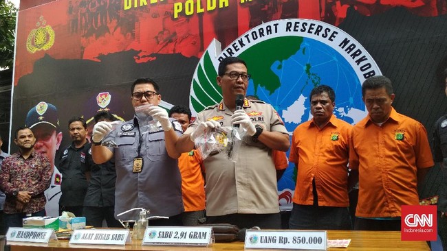 Polisi memasukan Umar Kei ke ruang isolasi usai menyelundupkan sabu ke Rutan Polda Metro Jaya. Umar Kei juga tak boleh dijenguk keluarga.