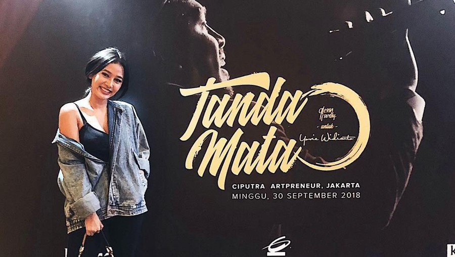 Glenn Fredly Tunangan dengan Mutia Ayu? Glenn Fredly saat ini sedang digosipkan dekat dengan seorang model bernama Mutia Ayu.