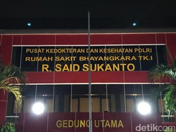 Jenazah Korban Kecelakaan Maut Km 58 Tol Japek Dipindah ke RS Polri