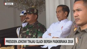 VIDEO: Presiden Jokowi Tinjau Gladi Bersih Paskibraka