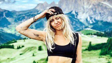 Miley Cyrus Dipecat dari Proyek Film karena Perbuatan Tidak Pantas