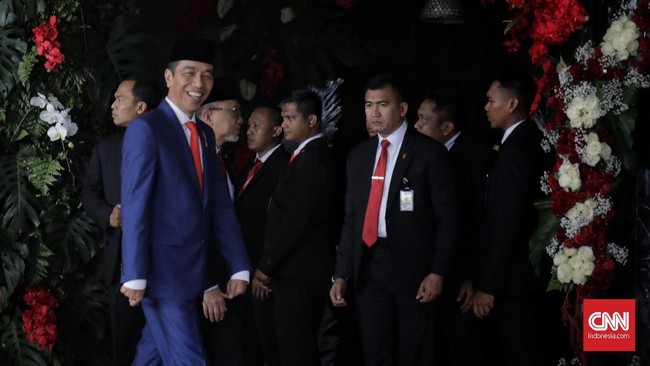 Presiden Joko Widodo (Jokowi) menegaskan ingin mengurangi impor avtur. Sebaliknya, ia berharap melakukan ekspor bahan bakar pesawat tersebut.