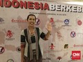 Menaklukkan Gunung dengan Kebaya dan Kain Lilit