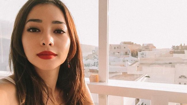 Rumah Mewah Nikita Willy Dilengkapi Televisi Khusus Sinetron Dirinya
