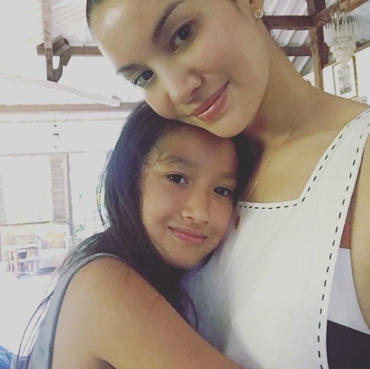 <p>Februari 2019 adalah pertama kalinya Nadya mengunggah foto sang putri, Nyla, di akun media sosial. Menurut Nadya hal ini karena keinginan sang anak yang ingin memiliki <em>channel</em> YouTube sendiri. (Foto: Instagram @nadyahutagalung)</p>