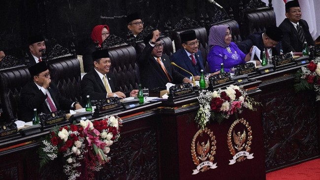 Ketua Dewan Perwakilan Daerah (DPD) Oesman Sapta Odang melontarkan permintaannya dalam Sidang Tahunan MPR yang juga dihadiri Jokowi.