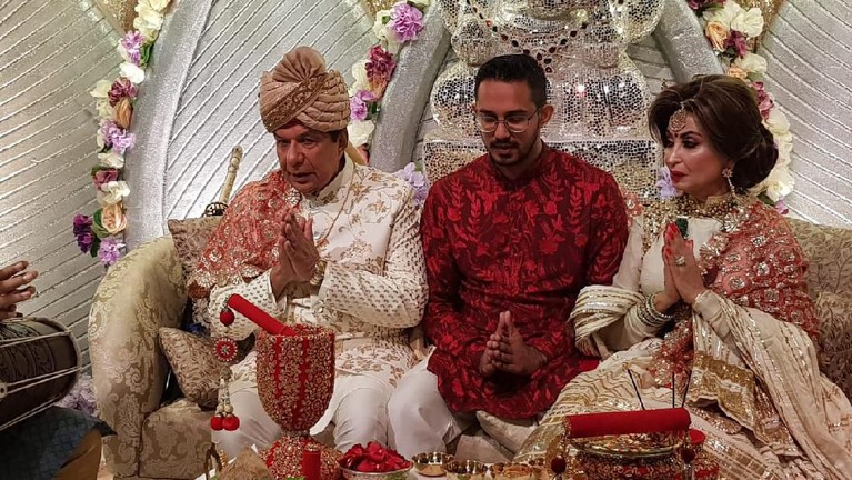 Anak ketiga Raam Punjabi dan Raakhee Punjabi menikah tadi malam, Kamis (15/8) di Bali. Seperti apa potret pernikahan mewah yang dihadiri segudang selebriti itu?