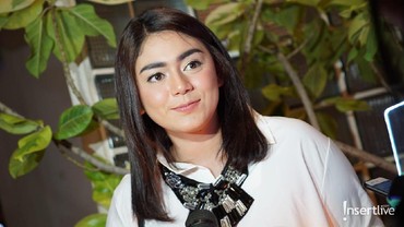 img-title Thalita Latief Idap Tumor Tiroid Stadium 4