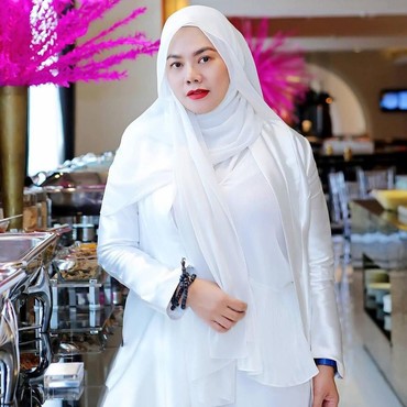 Pesona Sarita Abdul Mukti yang Bikin Vicky Prasetyo Salah Tingkah