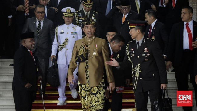 Pemerintah akan menyebar kartu pra-kerja pada 2020, bagi lulusan SMA, SMK dan perguruan tinggi yang masih menganggur agar memiliki peningkatan keterampilan.
