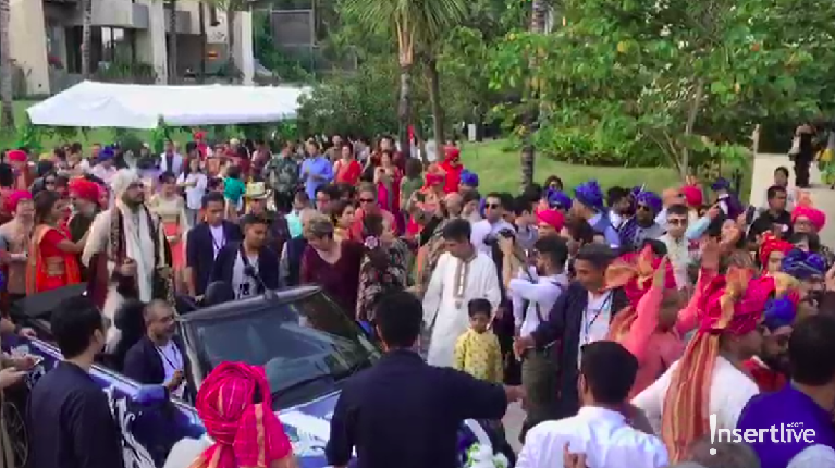 Mengintip Kemeriahan Pernikahan Anak Raam Punjabi Raam Punjabi baru saja melangsungkan pesta mewah pernikahan anaknya, Amrit Punjabi di Bali.