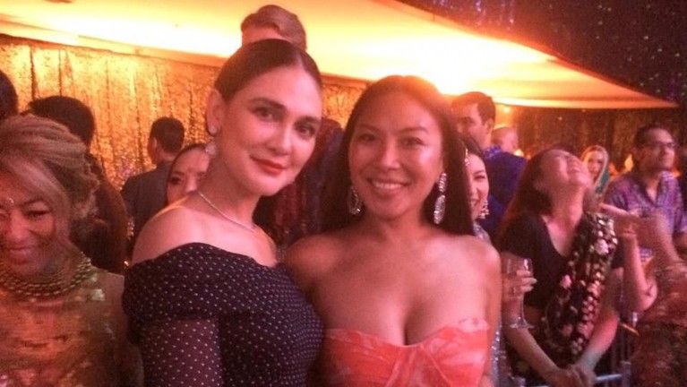 Anak ketiga Raam Punjabi dan Raakhee Punjabi menikah tadi malam, Kamis (15/8) di Bali. Seperti apa potret pernikahan mewah yang dihadiri segudang selebriti itu?