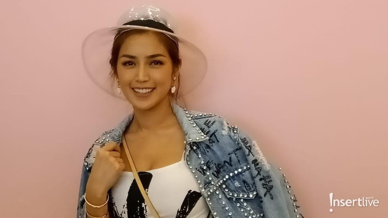 Sembilan selebriti Tanah Air ini mematok harga fantastis dalam bayaran endorsenya. Ada selebriti siapa saja? Simak yuk!