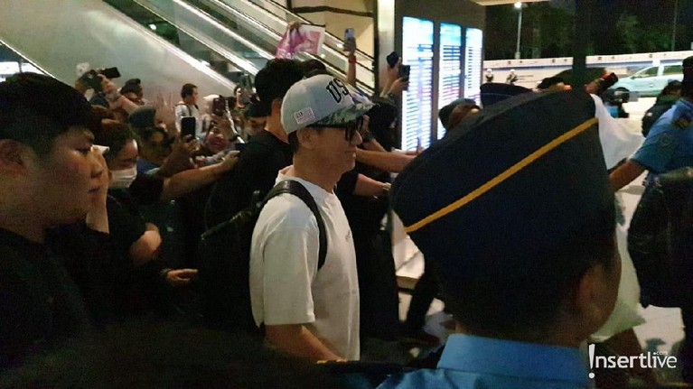 Potret Suasana Kedatangan Anggota Running Man di Jakarta Para personil acara variety show, Running Man sudah tiba di Jakarta. Berikut potret suasana kedatangan mereka yang disambut antusias pengemar.