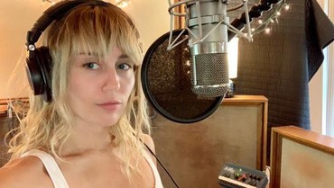 Pisah dengan Suami, Miley Cyrus Curhat Colongan di Single Terbaru
