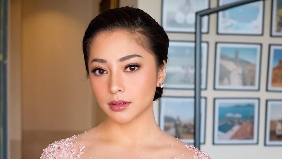 Pamer tubuh seksi menggunakan busana minim saat lakukan pole dance, Nikita Willy banjir pujian.