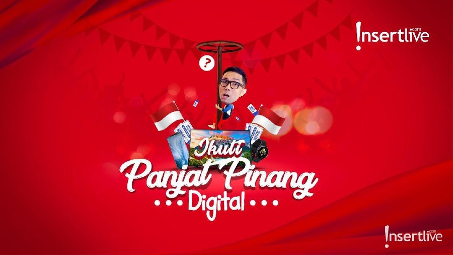 Insertlive bagi-bagi hadiah dalam program Panjat Pinang Digital.