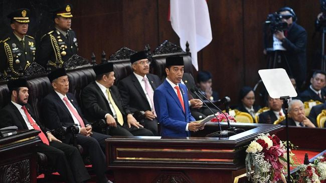 Potensi Otoriter dalam Wacana Perubahan Masa Jabatan Presiden Rencana amendemen UUD 1945 awalnya hanya sebatas menghidupkan kembali GBHN. Belakangan muncul usulan pembahasan masa jabatan presiden.