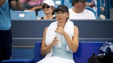 FOTO: Sharapova Terhenti di Cincinnati Masters Maria Sharapova menelan kekalahan di babak kedua Cincinnati Masters 2019 setelah sempat meraih tren positif.
