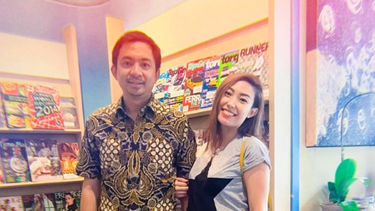 Wah enggak kebayang ya, Bun, betapa bahagianya isi hati Ayu Dewi diberi hadiah istimewa oleh suami. Simak yuk cerita lengkapnya.