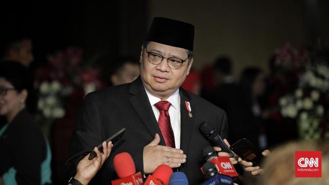 Airlangga Jamin Larangan Turis Asing Tak Ganggu Investasi Menko Airlangga menilai larangan masuk wisatawan asing dari sejumlah negara tak akan mengganggu investasi di tengah wabah corona.