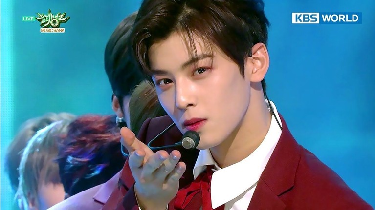 Visual idol K-Pop ini terpilih secara khusus dipuji karena terlihat seperti mereka keluar dari webtoon. Siapa saja?