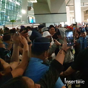 Potret Suasana Kedatangan Anggota Running Man di Jakarta