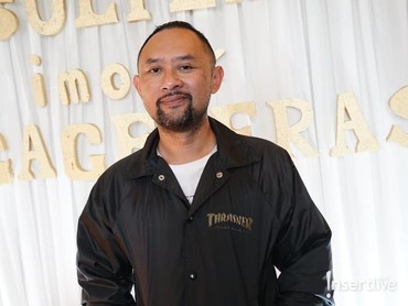 Ronal Surapradja Ngakak Sendal Kesayangan Hilang Usai Salat Jumat