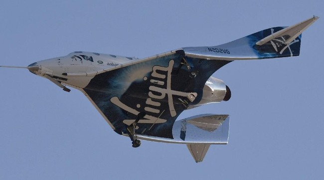 Virgin Galactic dan salah satu merek perlengkapan olahraga Under Armour pamer kostum astronaut untuk dikenakan turis saat ke luar angkasa.