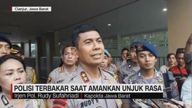 VIDEO: Polisi Terbakar Saat Unjuk Rasa, 15 Orang Diamankan