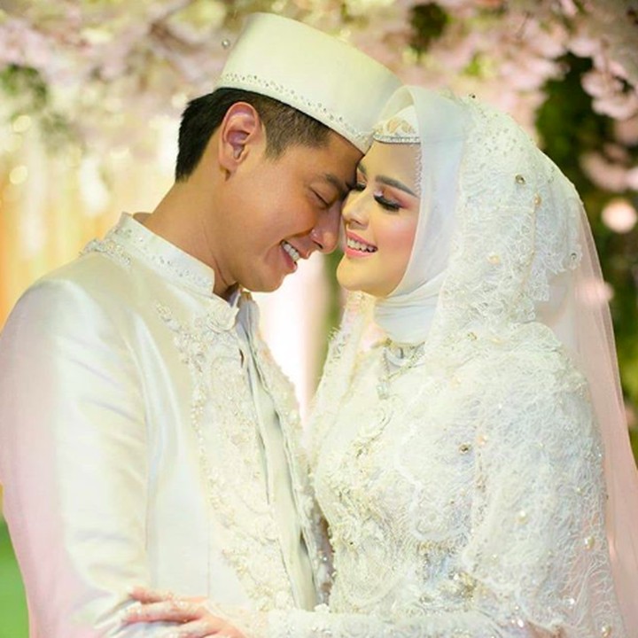 <p>Kisah cinta mereka terbilang singkat sebelum memutuskan menikah. Bahkan Roger dan Cut Meyriska atau biasa disapa Chika tak mau mengumbar kemesraan di depan publik. (Foto by @dierabachir via Instagram @ojeychikaofficial)</p>