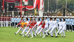 Potret Kemeriahan Upacara Bendera di Istana Negara