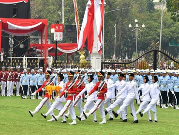Potret Kemeriahan Upacara Bendera di Istana Negara