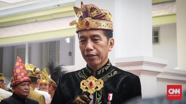 Kenakan Pakaian  Adat  Bali Jokowi  Pimpin Upacara  HUT RI