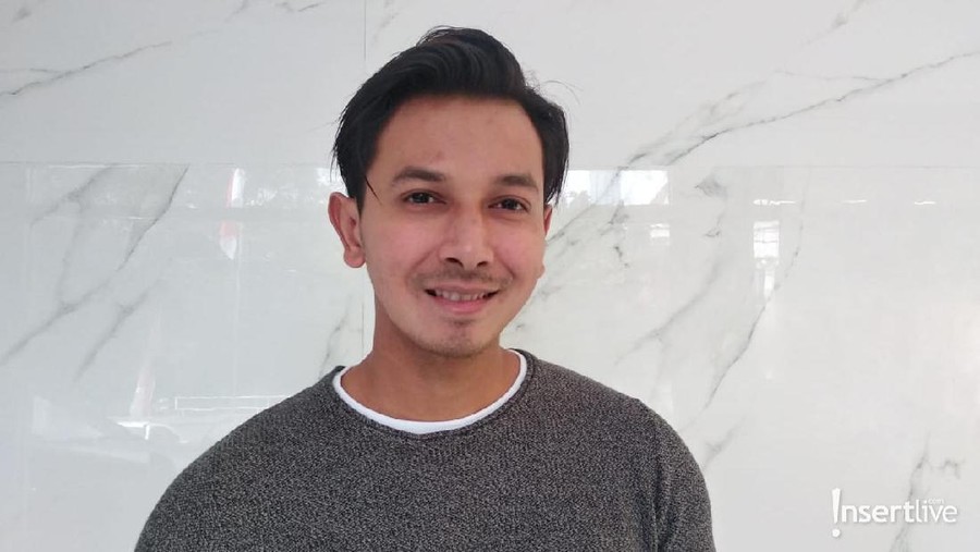Sony Septian mengungkapkan kondisi terkini istrinya, Fairuz A. Rafiq yang dirawat di rumah sakit.