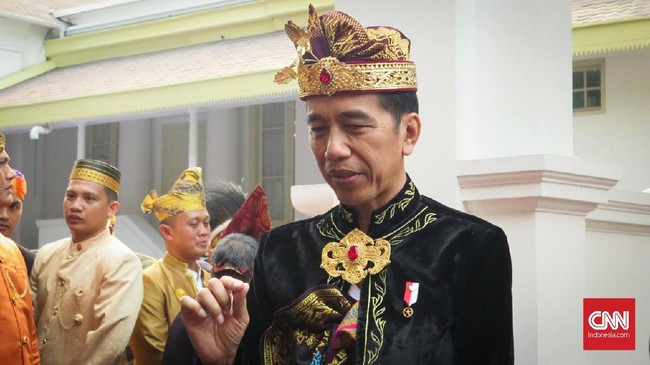 Presiden Joko Widodo mengatakan keutuhan Negara Kesatuan Republik Indonesia adalah segalanya. Jokowi mengingatkan agar tidak mengorbankan keutuhan NKRI.