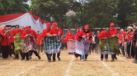 Lomba 17 Agustus, Hasto Kalahkan Djarot dan Aming