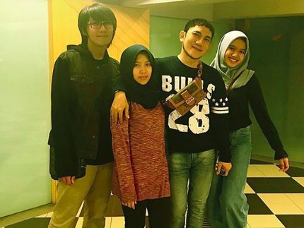 6 Potret Hangat Penyanyi Yana Julio bersama Tiga Anaknya