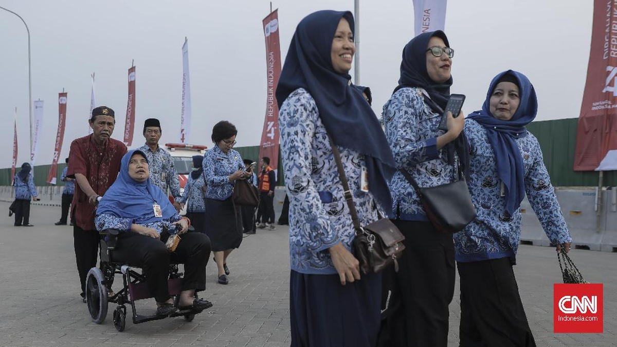 FOTO: Perayaan HUT ke-74 RI di Pantai Reklamasi dan Monas