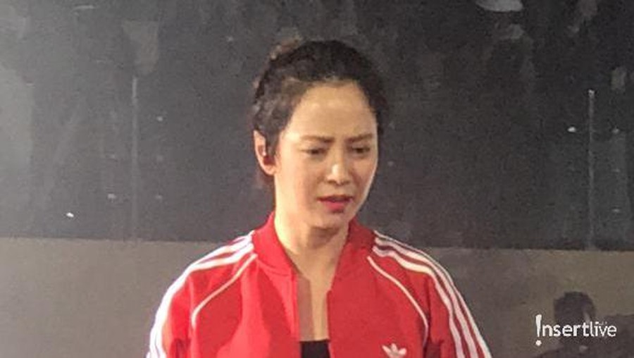 Song Ji Hyo mengancam HyunA saat syuting berlangsung.