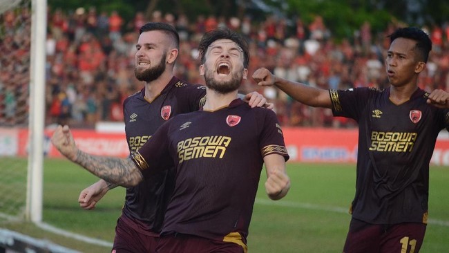 PSM Makassar menang 3-1 atas Persib Bandung dalam laga lanjutan Liga 1 2019 di Stadion Andi Mattalatta, Makassar, Sulawesi Selatan, Minggu (18/8) malam.