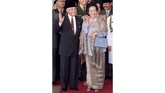 FOTO: Selayang Pandang Kebaya Ibu Negara Kebaya merupakan representasi bangsa Indonesia yang kerap dikenakan oleh Ibu Negara dari tahun 1945 hingga saat ini.