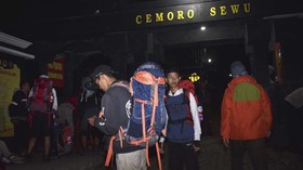 Seribuan Pendaki Antre di Pos Pendakian Gunung Lawu