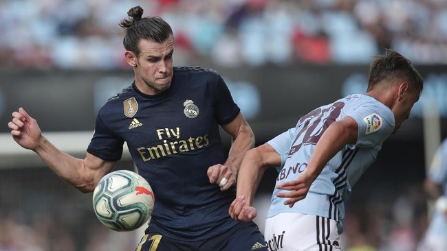 Pelatih Real Madrid Zinedine Zidane pastikan Gareth Bale bertahan di Bernabeu usai tampil gemilang pada laga perdana La Liga Spanyol, Sabtu (17/8).