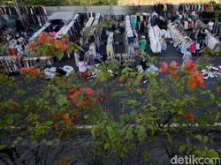 Suara Pedagang Kecil: Di Jalan Mati Kena Corona, di Rumah Mati Lapar