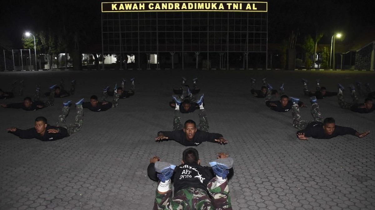 FOTO : Asah Infiltrasi Udara Calon Prajurit Taifib